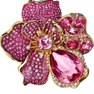NWT!! Large Swarovski Idyllia cocktail ring. Pavé, Flower, Pink, Gold-tone